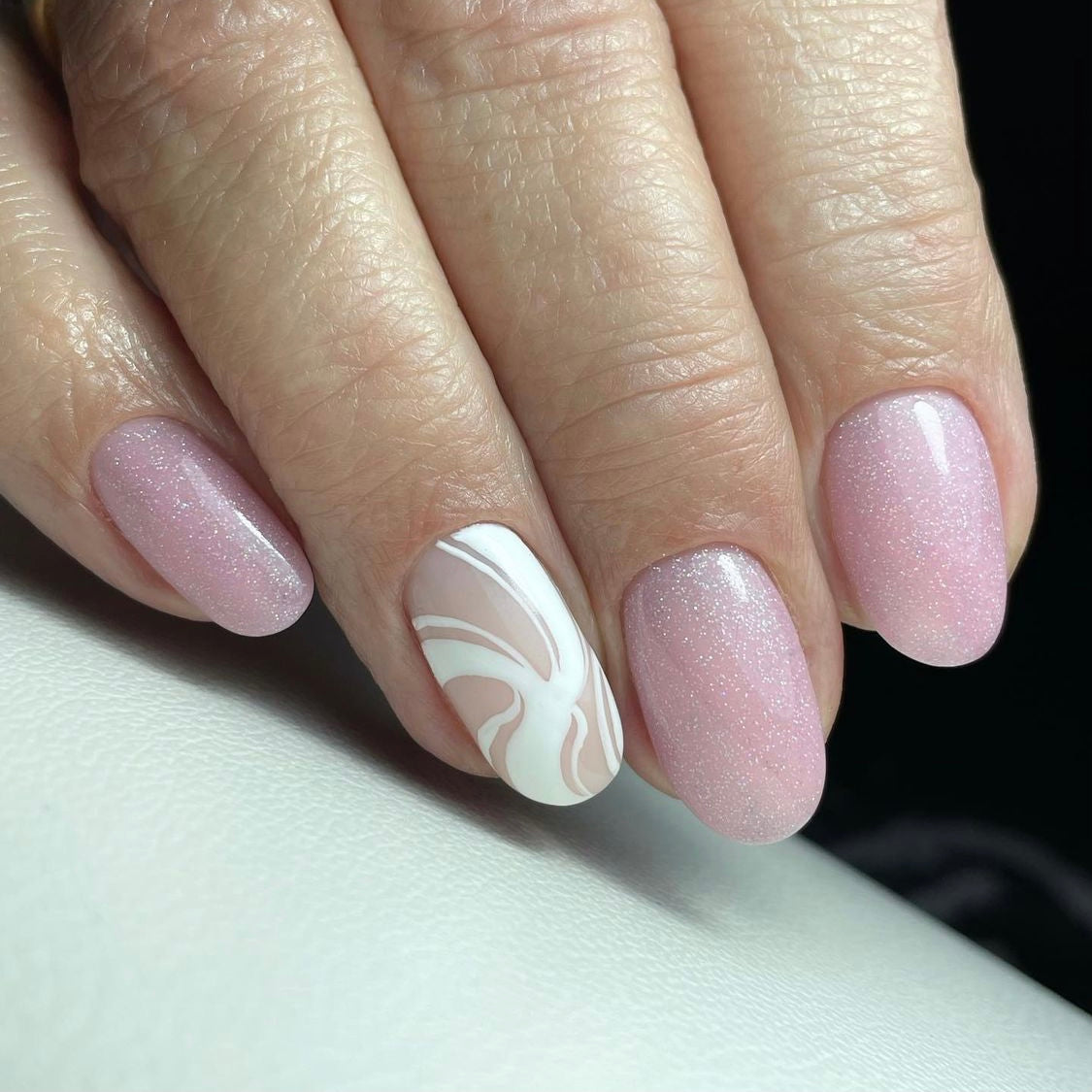 Sladký, ružový hybridný lak s farebnými trblietkami - GP Starfish, 10 ml